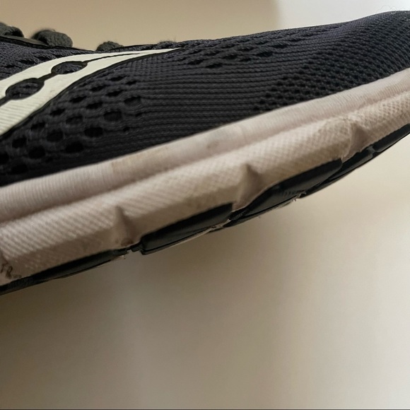 Women’s Saucony Running Shoes lightweight mesh grey and white retro style - Picture 3 of 12